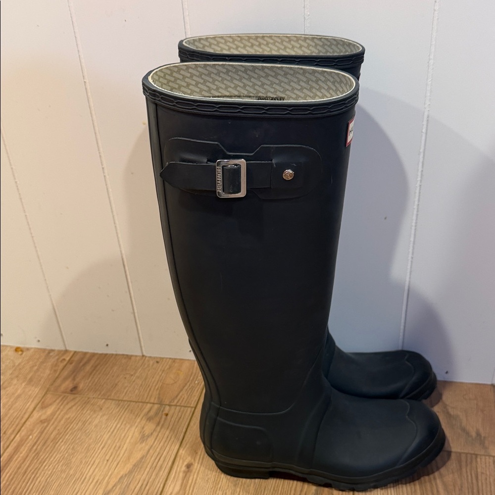 Hunter Beige Patterned Interior - image 3